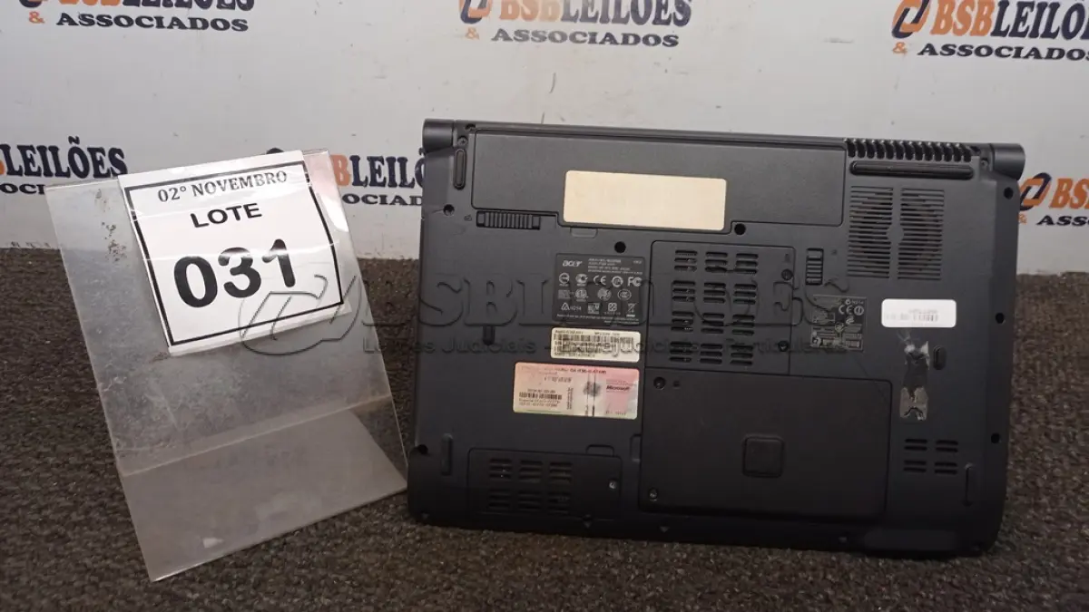 LOTE 031 - 01 NOTEBOOK MARCA ACER. (NO ESTADO) ATENÇÃO! FAZER A VISITAÇÃO ANTES DE ARREMATAR, NÃO SABEMOS SE FUNCIONA, LEILÃO NÃO TEM GARANTIA E NEM DEVOLUÇÃO, SUJEITO A POSSÍVEIS AVARIAS VISÍVEIS/OCULTAS E/OU AUSÊNCIA DE COMPONENTES.