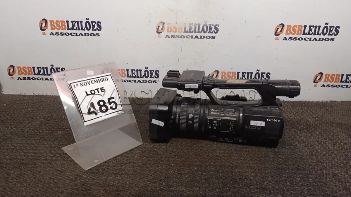 LOTE 485 - 01 FILMADORA MODELO HDV MARCA SONY. (NO ESTADO) ATENÇÃO! FAZER A VISITAÇÃO ANTES DE ARREMATAR, NÃO SABEMOS SE FUNCIONA, LEILÃO NÃO TEM GARANTIA E NEM DEVOLUÇÃO, SUJEITO A POSSÍVEIS AVARIAS VISÍVEIS/OCULTAS E/OU AUSÊNCIA DE COMPONENTES.