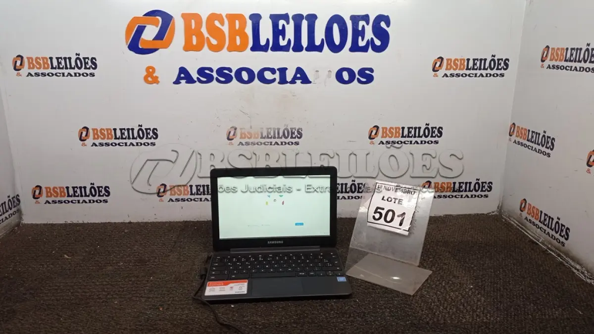 LOTE 501 - 01 NOTEBOOK TELA 11.6’’ 2GB DE MEMÓRIA MARCA SAMSUNG. (NO ESTADO) ATENÇÃO! FAZER A VISITAÇÃO ANTES DE ARREMATAR, NÃO SABEMOS SE FUNCIONA, LEILÃO NÃO TEM GARANTIA E NEM DEVOLUÇÃO, SUJEITO A POSSÍVEIS AVARIAS VISÍVEIS/OCULTAS E/OU AUSÊNCIA DE COMPONENTES.