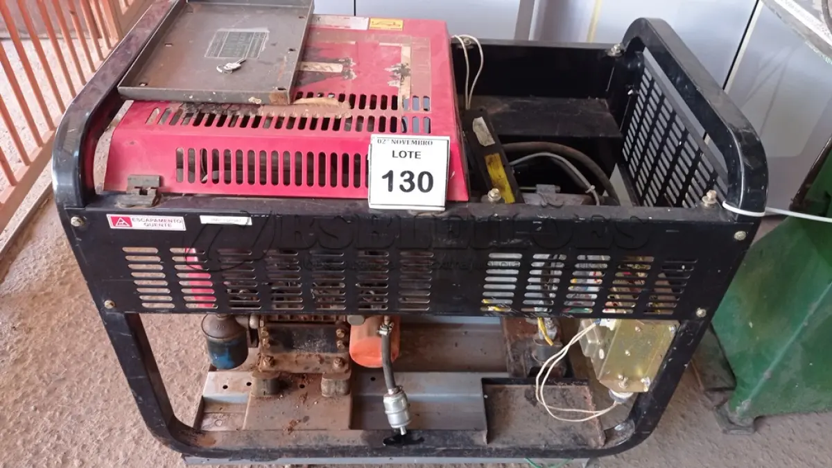 LOTE 130 - 01 GERADOR A DIESEL MODELO MDG-12E3 MARCA MOTOMIL. (NO ESTADO) ATENÇÃO! FAZER A VISITAÇÃO ANTES DE ARREMATAR, NÃO SABEMOS SE FUNCIONA, LEILÃO NÃO TEM GARANTIA E NEM DEVOLUÇÃO, SUJEITO A POSSÍVEIS AVARIAS VISÍVEIS/OCULTAS E/OU AUSÊNCIA DE COMPONENTES.