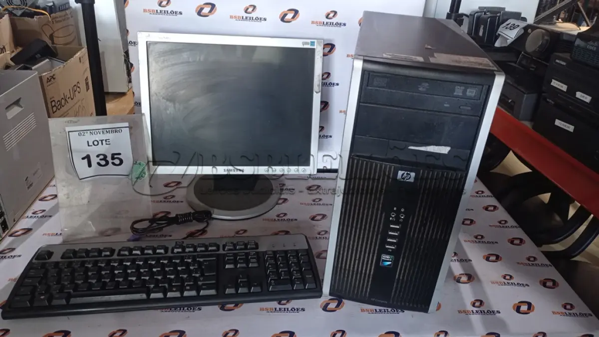 LOTE 135 - 01 MONITOR LCD MARCA SAMSUNG, 01 TECLADO E 01 CPU MARCA HP. (NO ESTADO) ATENÇÃO! FAZER A VISITAÇÃO ANTES DE ARREMATAR, NÃO SABEMOS SE FUNCIONA, LEILÃO NÃO TEM GARANTIA E NEM DEVOLUÇÃO, SUJEITO A POSSÍVEIS AVARIAS VISÍVEIS/OCULTAS E/OU AUSÊNCIA DE COMPONENTES.