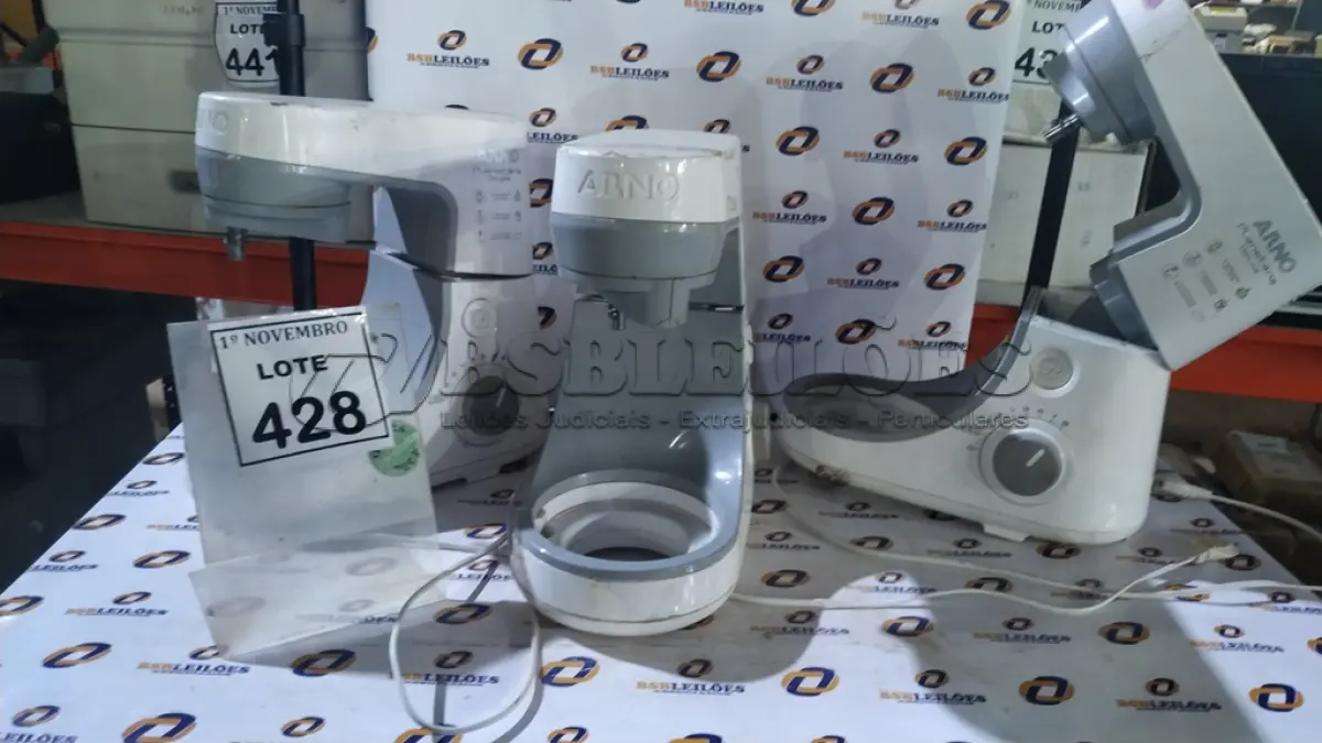 LOTE 428 - 03 BATEDEIRAS MARCA ARNO INCOMPLETAS. (NO ESTADO) ATENÇÃO! FAZER A VISITAÇÃO ANTES DE ARREMATAR, NÃO SABEMOS SE FUNCIONA, LEILÃO NÃO TEM GARANTIA E NEM DEVOLUÇÃO, SUJEITO A POSSÍVEIS AVARIAS VISÍVEIS/OCULTAS E/OU AUSÊNCIA DE COMPONENTES.
