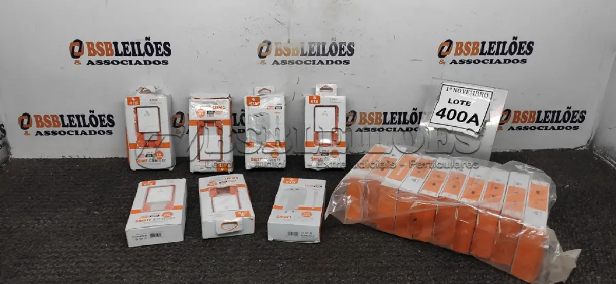 LOTE 400 - 01 LOTE COM VÁRIOS CARREGADORES DE CELULAR. (NO ESTADO) ATENÇÃO! FAZER A VISITAÇÃO ANTES DE ARREMATAR, NÃO SABEMOS SE FUNCIONA, LEILÃO NÃO TEM GARANTIA E NEM DEVOLUÇÃO, SUJEITO A POSSÍVEIS AVARIAS VISÍVEIS/OCULTAS E/OU AUSÊNCIA DE COMPONENTES.