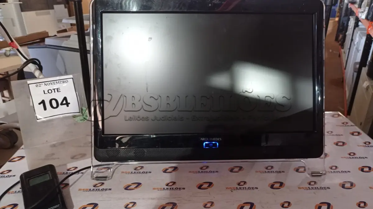 LOTE 104 - 01 ALL IN ONE MARCA ARQUIMEDES. (NO ESTADO) ATENÇÃO! FAZER A VISITAÇÃO ANTES DE ARREMATAR, NÃO SABEMOS SE FUNCIONA, LEILÃO NÃO TEM GARANTIA E NEM DEVOLUÇÃO, SUJEITO A POSSÍVEIS AVARIAS VISÍVEIS/OCULTAS E/OU AUSÊNCIA DE COMPONENTES.