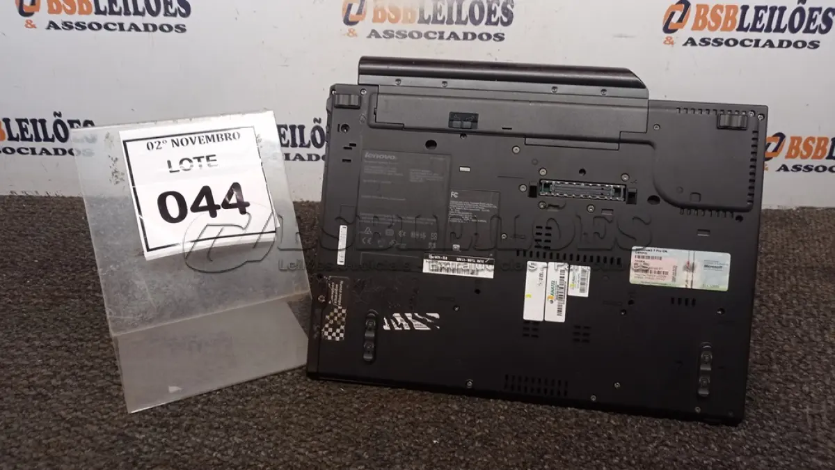 LOTE 044 - 01 NOTEBOOK MARCA LENOVO SÉRIE THINKPAD. (NO ESTADO) ATENÇÃO! FAZER A VISITAÇÃO ANTES DE ARREMATAR, NÃO SABEMOS SE FUNCIONA, LEILÃO NÃO TEM GARANTIA E NEM DEVOLUÇÃO, SUJEITO A POSSÍVEIS AVARIAS VISÍVEIS/OCULTAS E/OU AUSÊNCIA DE COMPONENTES.