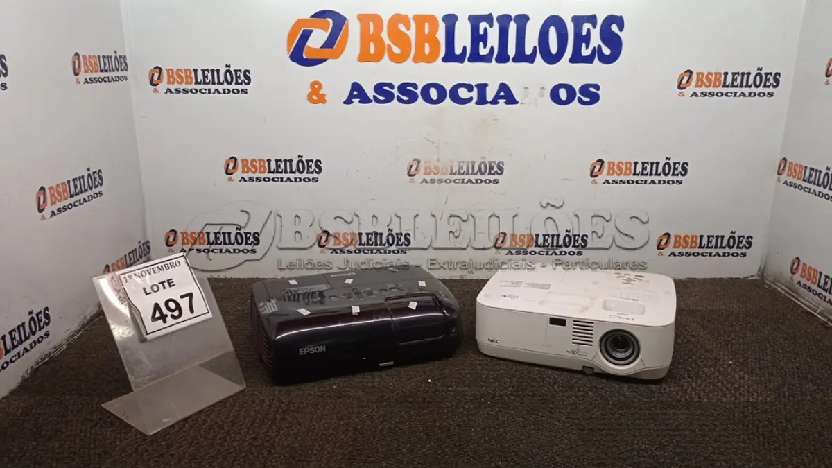 LOTE 497 - 02 PROJETORES MARCAS EPSON E NEC. (NO ESTADO) ATENÇÃO! FAZER A VISITAÇÃO ANTES DE ARREMATAR, NÃO SABEMOS SE FUNCIONA, LEILÃO NÃO TEM GARANTIA E NEM DEVOLUÇÃO, SUJEITO A POSSÍVEIS AVARIAS VISÍVEIS/OCULTAS E/OU AUSÊNCIA DE COMPONENTES.