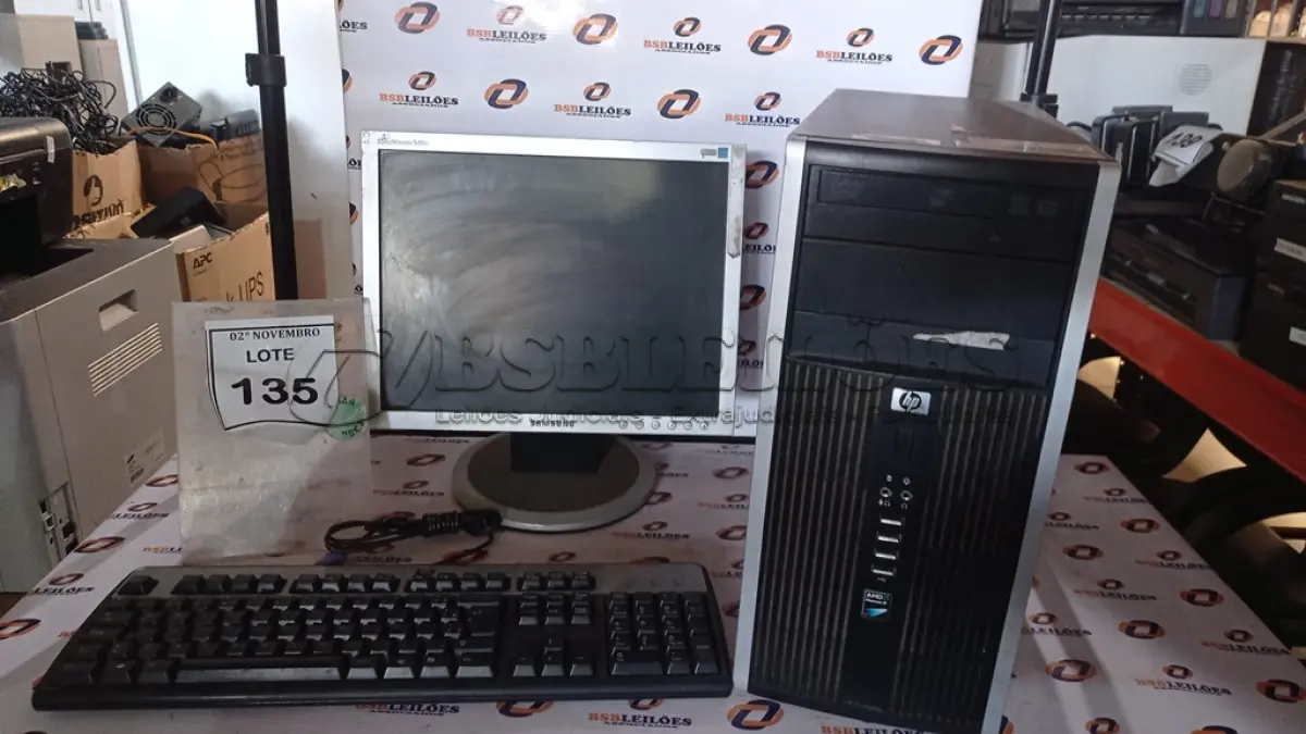 LOTE 135 - 01 MONITOR LCD MARCA SAMSUNG, 01 TECLADO E 01 CPU MARCA HP. (NO ESTADO) ATENÇÃO! FAZER A VISITAÇÃO ANTES DE ARREMATAR, NÃO SABEMOS SE FUNCIONA, LEILÃO NÃO TEM GARANTIA E NEM DEVOLUÇÃO, SUJEITO A POSSÍVEIS AVARIAS VISÍVEIS/OCULTAS E/OU AUSÊNCIA DE COMPONENTES.