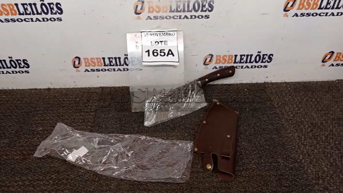 LOTE 165 - 01 CUTELO RÚSTICO FULL TANG CABO DE MADEIRA   COM BAINHA (PRODUTO NOVO). (NO ESTADO) ATENÇÃO! FAZER A VISITAÇÃO ANTES DE ARREMATAR, NÃO SABEMOS SE FUNCIONA, LEILÃO NÃO TEM GARANTIA E NEM DEVOLUÇÃO, SUJEITO A POSSÍVEIS AVARIAS VISÍVEIS/OCULTAS E/OU AUSÊNCIA DE COMPONENTES.