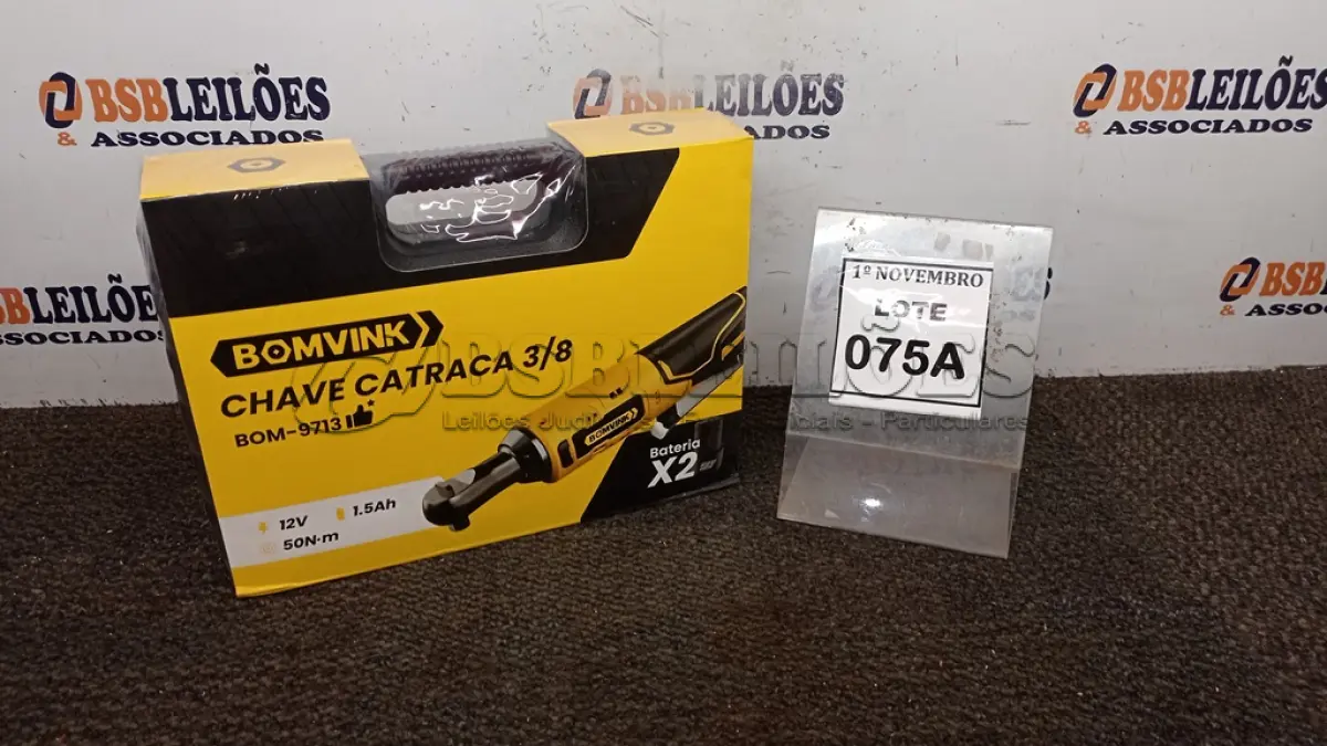 LOTE 075 - 01 CHAVE CATRACA 3/8 COM DUAS BATERIAS MALETA E ACESSÓRIOS (PRODUTO NOVO). (NO ESTADO) ATENÇÃO! FAZER A VISITAÇÃO ANTES DE ARREMATAR, NÃO SABEMOS SE FUNCIONA, LEILÃO NÃO TEM GARANTIA E NEM DEVOLUÇÃO, SUJEITO A POSSÍVEIS AVARIAS VISÍVEIS/OCULTAS E/OU AUSÊNCIA DE COMPONENTES.