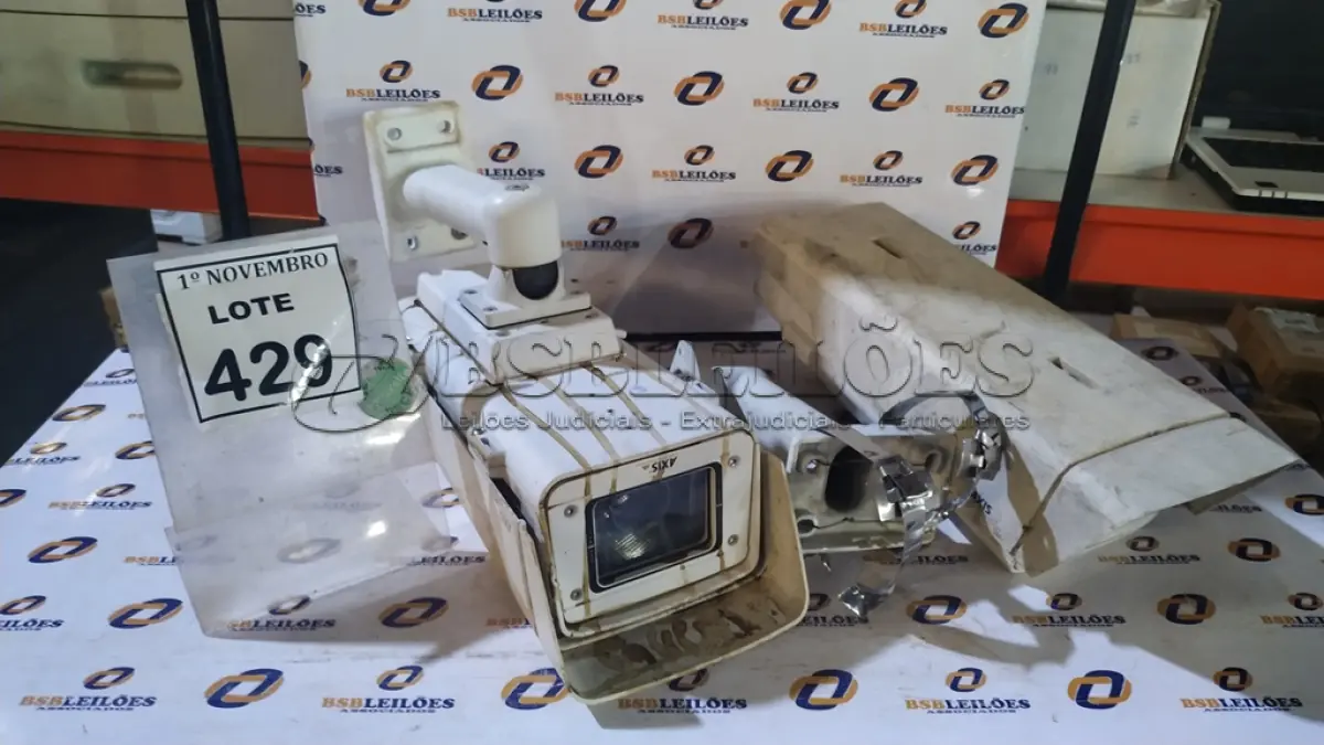 LOTE 429 - 02 CÂMERAS DE MONITORAMENTO MARCA AXIS. (NO ESTADO) ATENÇÃO! FAZER A VISITAÇÃO ANTES DE ARREMATAR, NÃO SABEMOS SE FUNCIONA, LEILÃO NÃO TEM GARANTIA E NEM DEVOLUÇÃO, SUJEITO A POSSÍVEIS AVARIAS VISÍVEIS/OCULTAS E/OU AUSÊNCIA DE COMPONENTES.
