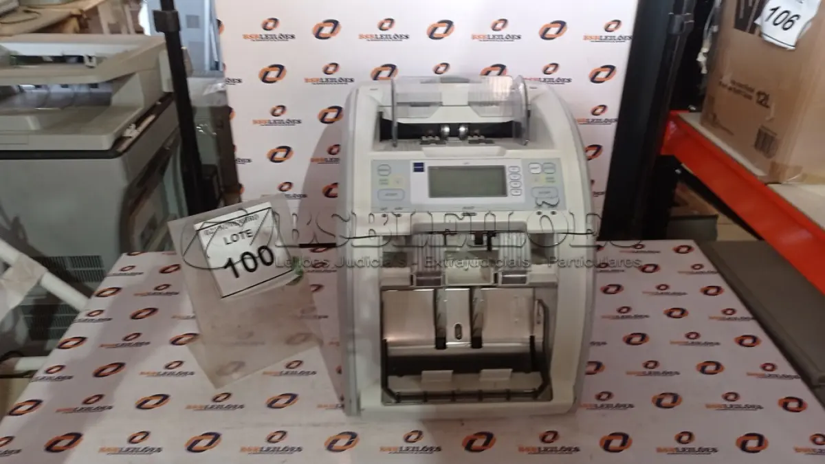 LOTE 100 - 01 MÁQUINA DE CONTAR CÉDULAS. (NO ESTADO) ATENÇÃO! FAZER A VISITAÇÃO ANTES DE ARREMATAR, NÃO SABEMOS SE FUNCIONA, LEILÃO NÃO TEM GARANTIA E NEM DEVOLUÇÃO, SUJEITO A POSSÍVEIS AVARIAS VISÍVEIS/OCULTAS E/OU AUSÊNCIA DE COMPONENTES.
