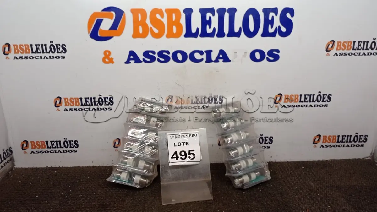 LOTE 495 - 01 LOTE COM VÁRIOS ADAPTADORES DE LÂMPADAS DE E27 PARA E14. (NO ESTADO) ATENÇÃO! FAZER A VISITAÇÃO ANTES DE ARREMATAR, NÃO SABEMOS SE FUNCIONA, LEILÃO NÃO TEM GARANTIA E NEM DEVOLUÇÃO, SUJEITO A POSSÍVEIS AVARIAS VISÍVEIS/OCULTAS E/OU AUSÊNCIA DE COMPONENTES.