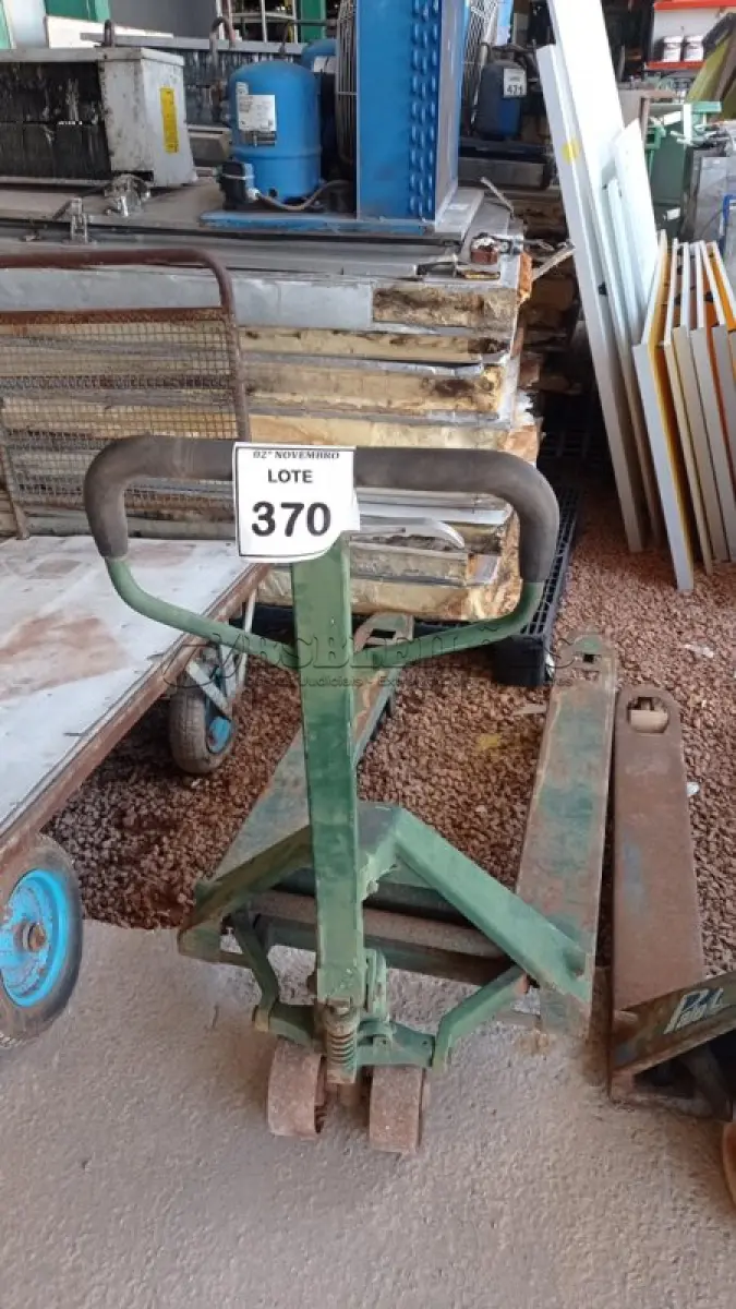 LOTE 370 - 01 PALETEIRA. (NO ESTADO) ATENÇÃO! FAZER A VISITAÇÃO ANTES DE ARREMATAR, NÃO SABEMOS SE FUNCIONA, LEILÃO NÃO TEM GARANTIA E NEM DEVOLUÇÃO, SUJEITO A POSSÍVEIS AVARIAS VISÍVEIS/OCULTAS E/OU AUSÊNCIA DE COMPONENTES.