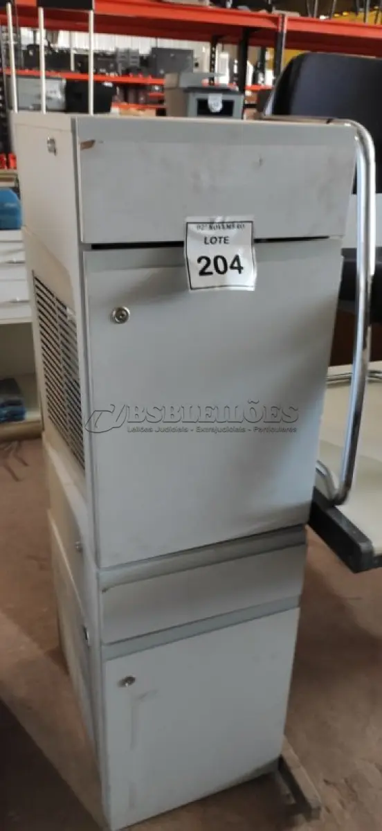LOTE 204 - 02 ARMÁRIOS BAIXOS COM 01 GAVETA E SUPORTE PARA CPU. (NO ESTADO) ATENÇÃO! FAZER A VISITAÇÃO ANTES DE ARREMATAR, NÃO SABEMOS SE FUNCIONA, LEILÃO NÃO TEM GARANTIA E NEM DEVOLUÇÃO, SUJEITO A POSSÍVEIS AVARIAS VISÍVEIS/OCULTAS E/OU AUSÊNCIA DE COMPONENTES.