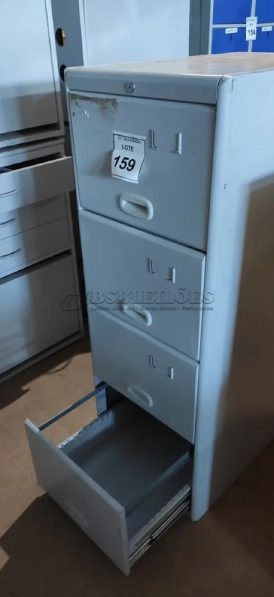 LOTE 159 - 01 ARQUIVO DE AÇO COM 04 GAVETAS. (NO ESTADO) ATENÇÃO! FAZER A VISITAÇÃO ANTES DE ARREMATAR, NÃO SABEMOS SE FUNCIONA, LEILÃO NÃO TEM GARANTIA E NEM DEVOLUÇÃO, SUJEITO A POSSÍVEIS AVARIAS VISÍVEIS/OCULTAS E/OU AUSÊNCIA DE COMPONENTES.