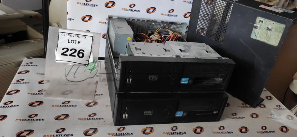 LOTE 226 - 02 CPUS PARA RETIRADA DE PEÇAS. (NO ESTADO) ATENÇÃO! FAZER A VISITAÇÃO ANTES DE ARREMATAR, NÃO SABEMOS SE FUNCIONA, LEILÃO NÃO TEM GARANTIA E NEM DEVOLUÇÃO, SUJEITO A POSSÍVEIS AVARIAS VISÍVEIS/OCULTAS E/OU AUSÊNCIA DE COMPONENTES.