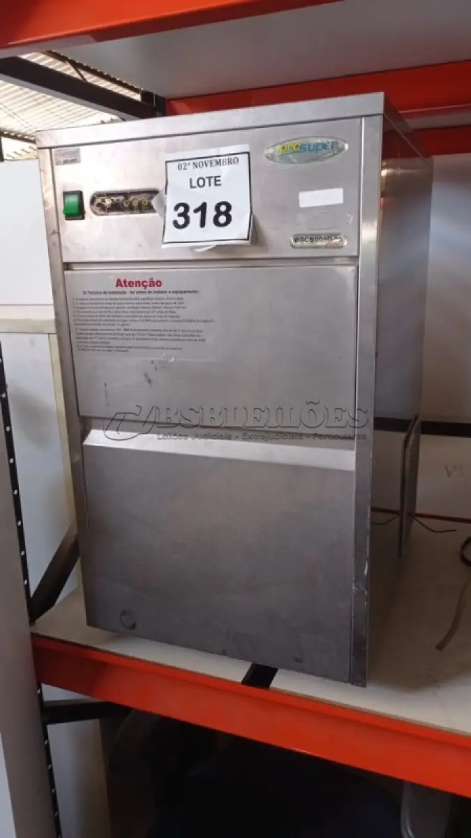 LOTE 318 - 01 MÁQUINA DE FAZER GELO EM INOX COM AVARIAS. (NO ESTADO) ATENÇÃO! FAZER A VISITAÇÃO ANTES DE ARREMATAR, NÃO SABEMOS SE FUNCIONA, LEILÃO NÃO TEM GARANTIA E NEM DEVOLUÇÃO, SUJEITO A POSSÍVEIS AVARIAS VISÍVEIS/OCULTAS E/OU AUSÊNCIA DE COMPONENTES.