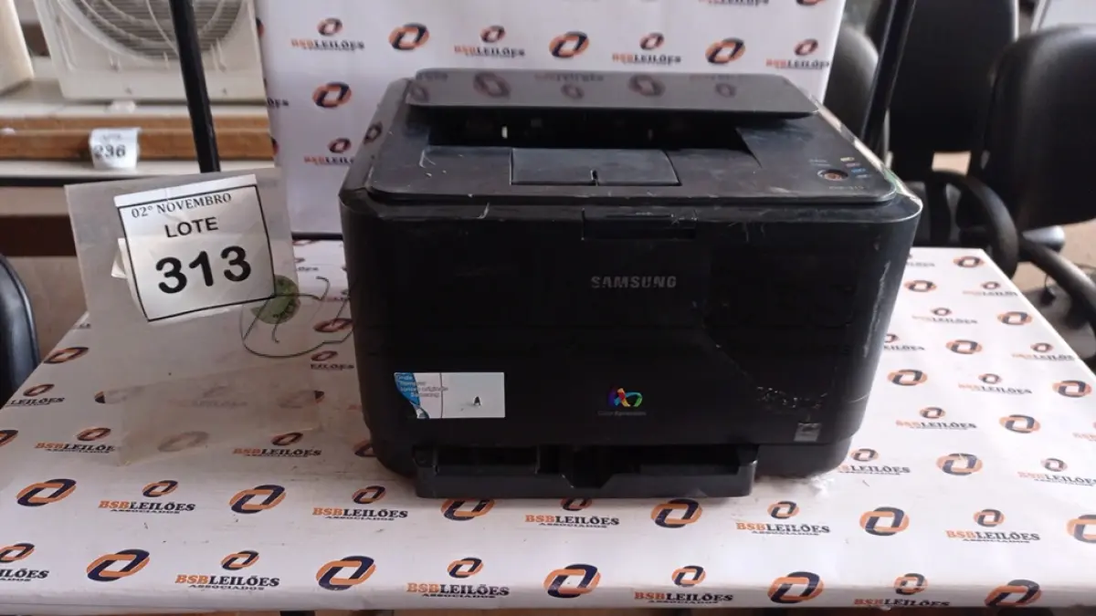LOTE 313 - 01 IMPRESSORA MODELO CLP-315 COLORIDA MARCA SAMSUNG. (NO ESTADO) ATENÇÃO! FAZER A VISITAÇÃO ANTES DE ARREMATAR, NÃO SABEMOS SE FUNCIONA, LEILÃO NÃO TEM GARANTIA E NEM DEVOLUÇÃO, SUJEITO A POSSÍVEIS AVARIAS VISÍVEIS/OCULTAS E/OU AUSÊNCIA DE COMPONENTES.