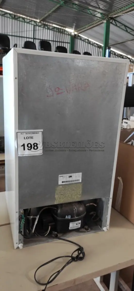 LOTE 198 - 01 FRIGOBAR 220V MARCA CONSUL. (NO ESTADO) ATENÇÃO! FAZER A VISITAÇÃO ANTES DE ARREMATAR, NÃO SABEMOS SE FUNCIONA, LEILÃO NÃO TEM GARANTIA E NEM DEVOLUÇÃO, SUJEITO A POSSÍVEIS AVARIAS VISÍVEIS/OCULTAS E/OU AUSÊNCIA DE COMPONENTES.
