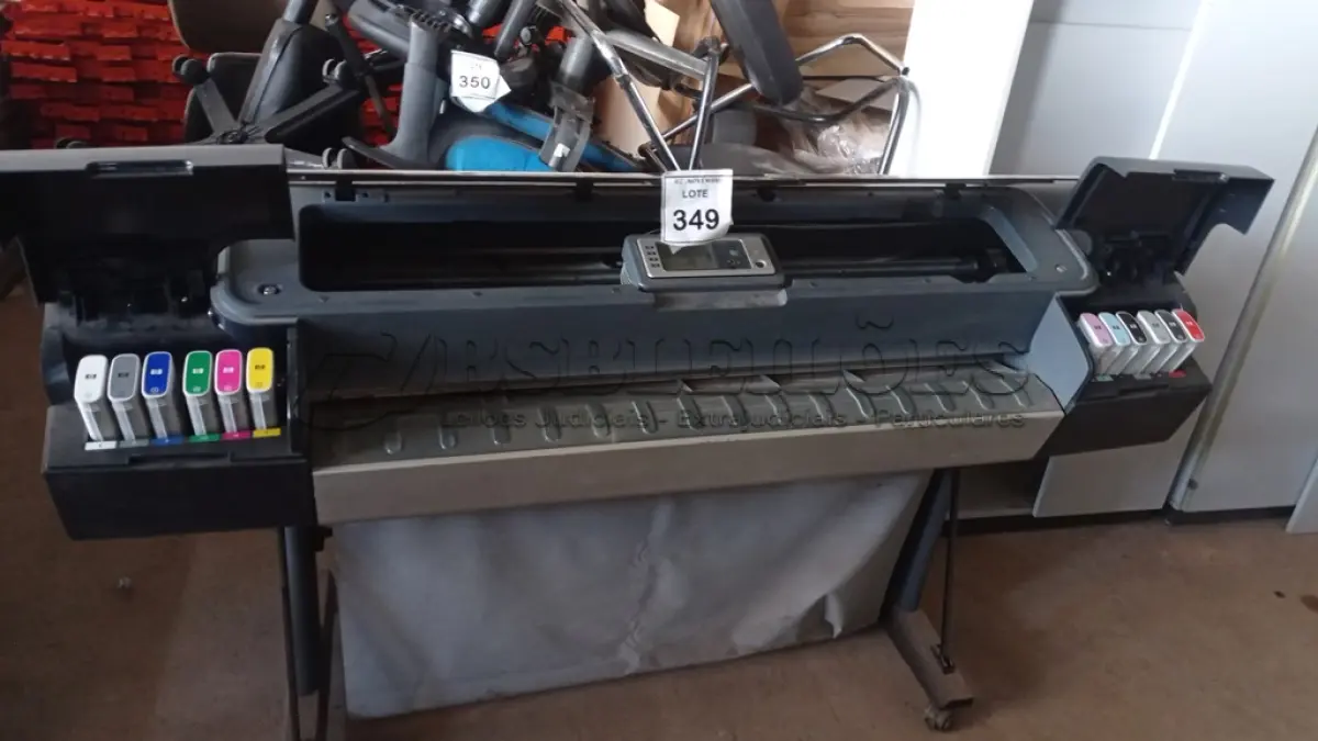 LOTE 349 - 01 PLOTTER MODELO DESIGNJET Z32000PS PHOTO MARCA HP. (NO ESTADO) ATENÇÃO! FAZER A VISITAÇÃO ANTES DE ARREMATAR, NÃO SABEMOS SE FUNCIONA, LEILÃO NÃO TEM GARANTIA E NEM DEVOLUÇÃO, SUJEITO A POSSÍVEIS AVARIAS VISÍVEIS/OCULTAS E/OU AUSÊNCIA DE COMPONENTES.