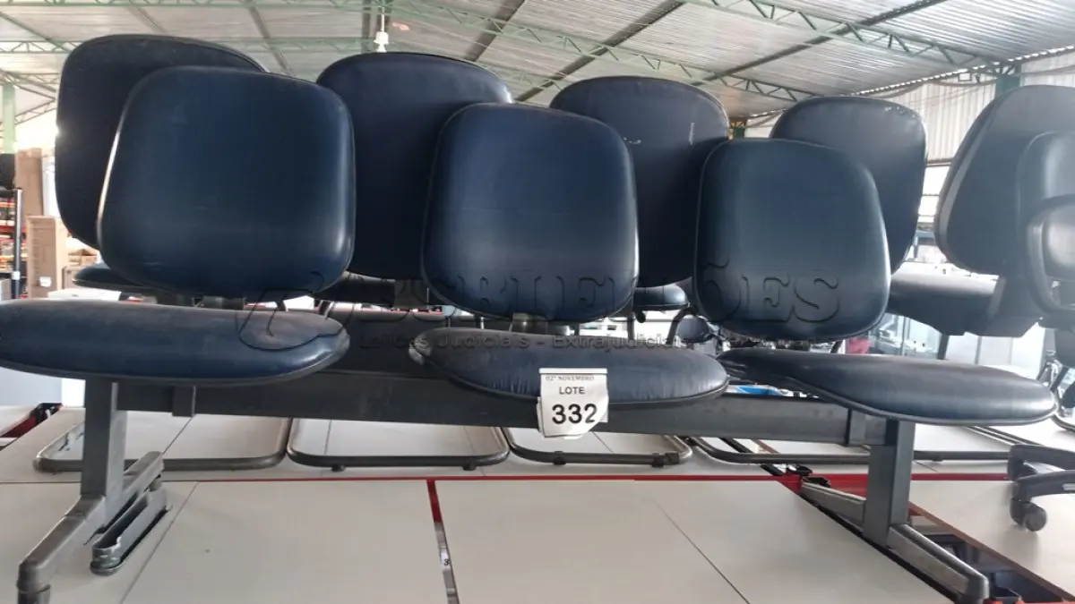 LOTE 331 - 02 CADEIRAS DE ESCRITÓRIO. (NO ESTADO) ATENÇÃO! FAZER A VISITAÇÃO ANTES DE ARREMATAR, NÃO SABEMOS SE FUNCIONA, LEILÃO NÃO TEM GARANTIA E NEM DEVOLUÇÃO, SUJEITO A POSSÍVEIS AVARIAS VISÍVEIS/OCULTAS E/OU AUSÊNCIA DE COMPONENTES.