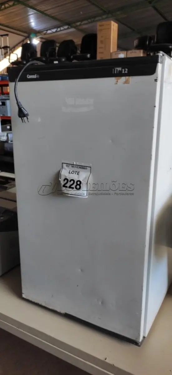 LOTE 228 - 01 FRIGOBAR 220V MARCA CONSUL. (NO ESTADO) ATENÇÃO! FAZER A VISITAÇÃO ANTES DE ARREMATAR, NÃO SABEMOS SE FUNCIONA, LEILÃO NÃO TEM GARANTIA E NEM DEVOLUÇÃO, SUJEITO A POSSÍVEIS AVARIAS VISÍVEIS/OCULTAS E/OU AUSÊNCIA DE COMPONENTES.