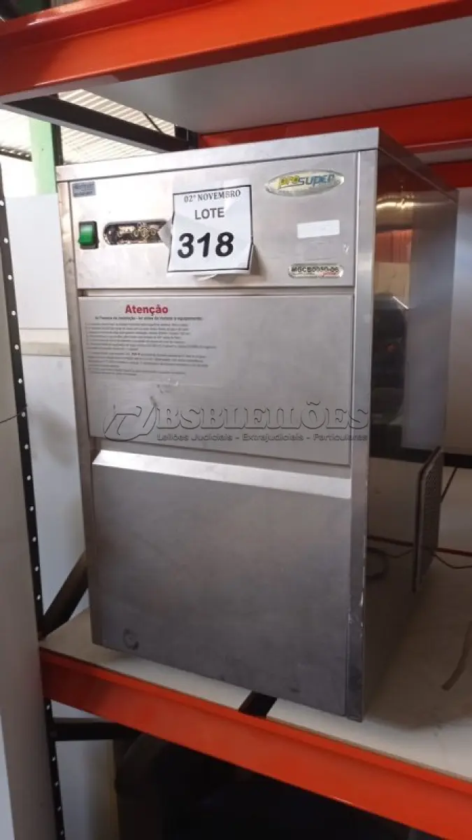 LOTE 318 - 01 MÁQUINA DE FAZER GELO EM INOX COM AVARIAS. (NO ESTADO) ATENÇÃO! FAZER A VISITAÇÃO ANTES DE ARREMATAR, NÃO SABEMOS SE FUNCIONA, LEILÃO NÃO TEM GARANTIA E NEM DEVOLUÇÃO, SUJEITO A POSSÍVEIS AVARIAS VISÍVEIS/OCULTAS E/OU AUSÊNCIA DE COMPONENTES.