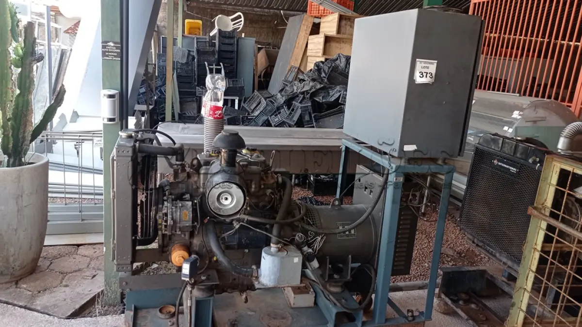 LOTE 373 - 01 GERADOR COM POTÊNCIA DE 15 KVA MARCA NEGRINI. (NO ESTADO) ATENÇÃO! FAZER A VISITAÇÃO ANTES DE ARREMATAR, NÃO SABEMOS SE FUNCIONA, LEILÃO NÃO TEM GARANTIA E NEM DEVOLUÇÃO, SUJEITO A POSSÍVEIS AVARIAS VISÍVEIS/OCULTAS E/OU AUSÊNCIA DE COMPONENTES.