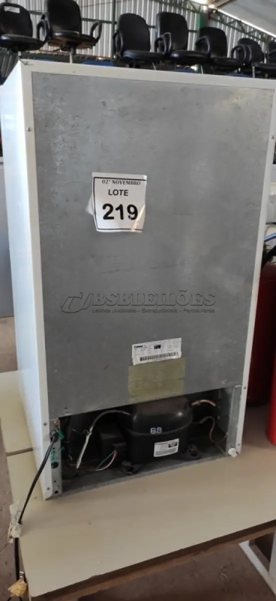 LOTE 219 - 01 FRIGOBAR 220V MARCA CONSUL. (NO ESTADO) ATENÇÃO! FAZER A VISITAÇÃO ANTES DE ARREMATAR, NÃO SABEMOS SE FUNCIONA, LEILÃO NÃO TEM GARANTIA E NEM DEVOLUÇÃO, SUJEITO A POSSÍVEIS AVARIAS VISÍVEIS/OCULTAS E/OU AUSÊNCIA DE COMPONENTES.