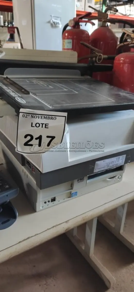 LOTE 217 - 01 CENTRAL TELEFÔNICA, 01 CORTADOR DE PAPEL MANUAL, 01 ENCADERNADOR TÉRMICO E 01 CPU. (NO ESTADO) ATENÇÃO! FAZER A VISITAÇÃO ANTES DE ARREMATAR, NÃO SABEMOS SE FUNCIONA, LEILÃO NÃO TEM GARANTIA E NEM DEVOLUÇÃO, SUJEITO A POSSÍVEIS AVARIAS VISÍVEIS/OCULTAS E/OU AUSÊNCIA DE COMPONENTES.