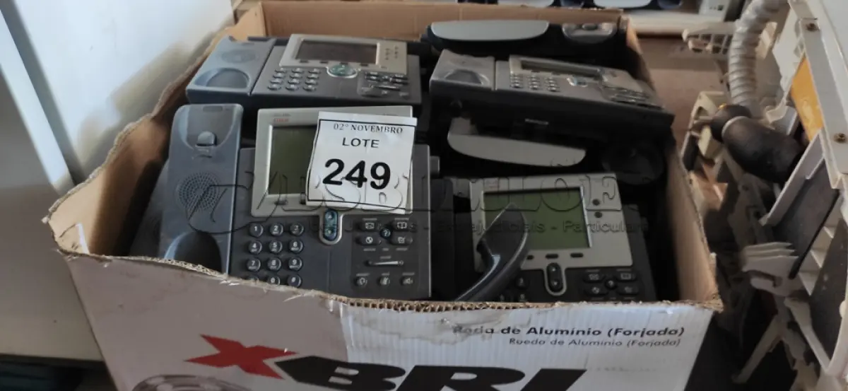 LOTE 249 - 01 LOTE COM GRANDE QUANTIDADE DE APARELHOS DE TELEFONE. (NO ESTADO) ATENÇÃO! FAZER A VISITAÇÃO ANTES DE ARREMATAR, NÃO SABEMOS SE FUNCIONA, LEILÃO NÃO TEM GARANTIA E NEM DEVOLUÇÃO, SUJEITO A POSSÍVEIS AVARIAS VISÍVEIS/OCULTAS E/OU AUSÊNCIA DE COMPONENTES.