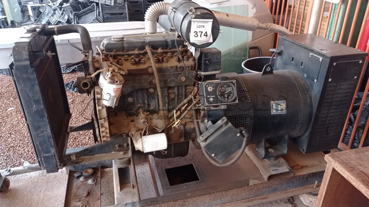 LOTE 374 - 01 GERADOR COM PÊTENCIA DE 55 KVA MARCA HEIMER. (NO ESTADO) ATENÇÃO! FAZER A VISITAÇÃO ANTES DE ARREMATAR, NÃO SABEMOS SE FUNCIONA, LEILÃO NÃO TEM GARANTIA E NEM DEVOLUÇÃO, SUJEITO A POSSÍVEIS AVARIAS VISÍVEIS/OCULTAS E/OU AUSÊNCIA DE COMPONENTES.