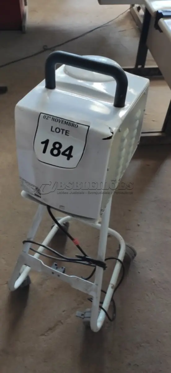 LOTE 184 - 01 ASPIRADOR CIRÚRGICO MARCA NEVONI. (NO ESTADO) ATENÇÃO! FAZER A VISITAÇÃO ANTES DE ARREMATAR, NÃO SABEMOS SE FUNCIONA, LEILÃO NÃO TEM GARANTIA E NEM DEVOLUÇÃO, SUJEITO A POSSÍVEIS AVARIAS VISÍVEIS/OCULTAS E/OU AUSÊNCIA DE COMPONENTES.