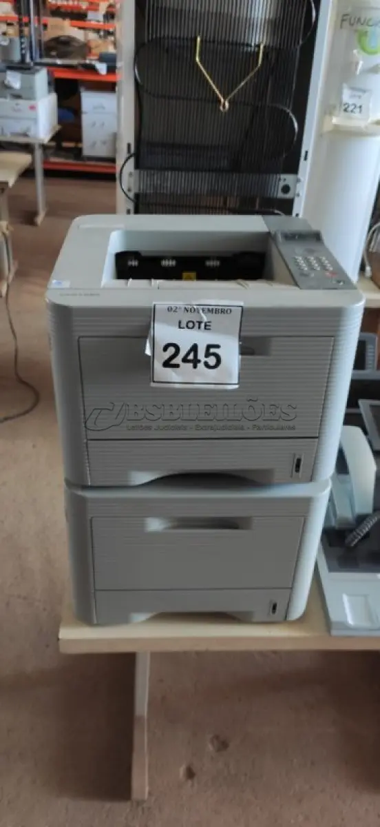 LOTE 245 - 02 IMPRESSORAS MODELO ML-3750ND MARCA SAMSUNG. (NO ESTADO) ATENÇÃO! FAZER A VISITAÇÃO ANTES DE ARREMATAR, NÃO SABEMOS SE FUNCIONA, LEILÃO NÃO TEM GARANTIA E NEM DEVOLUÇÃO, SUJEITO A POSSÍVEIS AVARIAS VISÍVEIS/OCULTAS E/OU AUSÊNCIA DE COMPONENTES.