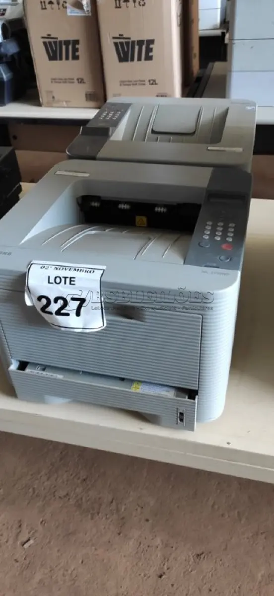 LOTE 227 - 02 IMPRESSORAS MODELO ML-3750ND MARCA SAMSUNG. (NO ESTADO) ATENÇÃO! FAZER A VISITAÇÃO ANTES DE ARREMATAR, NÃO SABEMOS SE FUNCIONA, LEILÃO NÃO TEM GARANTIA E NEM DEVOLUÇÃO, SUJEITO A POSSÍVEIS AVARIAS VISÍVEIS/OCULTAS E/OU AUSÊNCIA DE COMPONENTES.