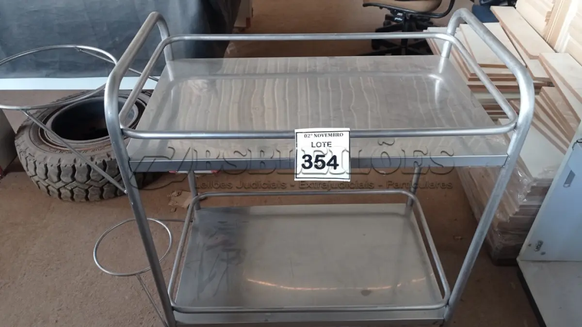 LOTE 354 - 01 CARRINHO EM INOX COM 02 COMPARTIMENTOS. (NO ESTADO) ATENÇÃO! FAZER A VISITAÇÃO ANTES DE ARREMATAR, NÃO SABEMOS SE FUNCIONA, LEILÃO NÃO TEM GARANTIA E NEM DEVOLUÇÃO, SUJEITO A POSSÍVEIS AVARIAS VISÍVEIS/OCULTAS E/OU AUSÊNCIA DE COMPONENTES.