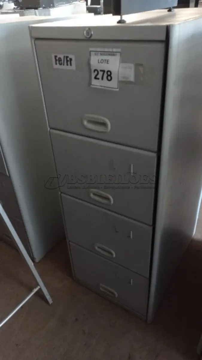 LOTE 278 - 01 ARQUIVO DE AÇO COM 04 GAVETAS. (NO ESTADO) ATENÇÃO! FAZER A VISITAÇÃO ANTES DE ARREMATAR, NÃO SABEMOS SE FUNCIONA, LEILÃO NÃO TEM GARANTIA E NEM DEVOLUÇÃO, SUJEITO A POSSÍVEIS AVARIAS VISÍVEIS/OCULTAS E/OU AUSÊNCIA DE COMPONENTES.