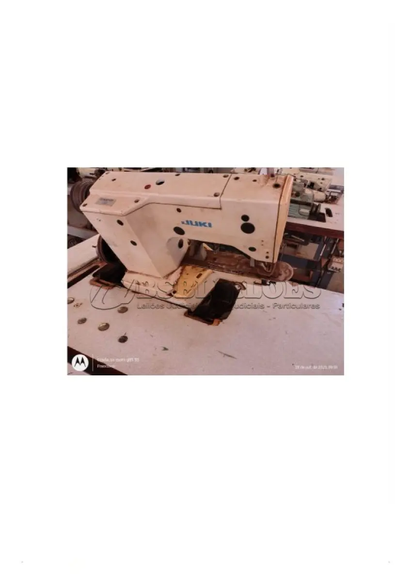 LOTE 077 - 03 MÁQUINAS DE COSTURA INDUSTRIAL, SENDO 01 DE  COSTURA COMPLETA  (TRAVETADEIRA), MESA,  MOTOR 380-3F, JUKI-LK-185OU 16804-1821-Q E 02 COMPLETA, MESA, MOTOR TRIF. MARCA SUNSTAR-KM123A. ( NO ESTADO DE CONSERVAÇÃO QUE SE ENCONTRAM);