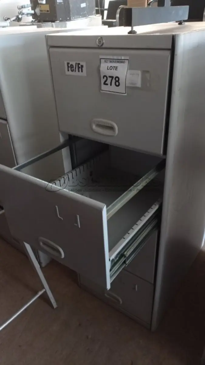 LOTE 278 - 01 ARQUIVO DE AÇO COM 04 GAVETAS. (NO ESTADO) ATENÇÃO! FAZER A VISITAÇÃO ANTES DE ARREMATAR, NÃO SABEMOS SE FUNCIONA, LEILÃO NÃO TEM GARANTIA E NEM DEVOLUÇÃO, SUJEITO A POSSÍVEIS AVARIAS VISÍVEIS/OCULTAS E/OU AUSÊNCIA DE COMPONENTES.