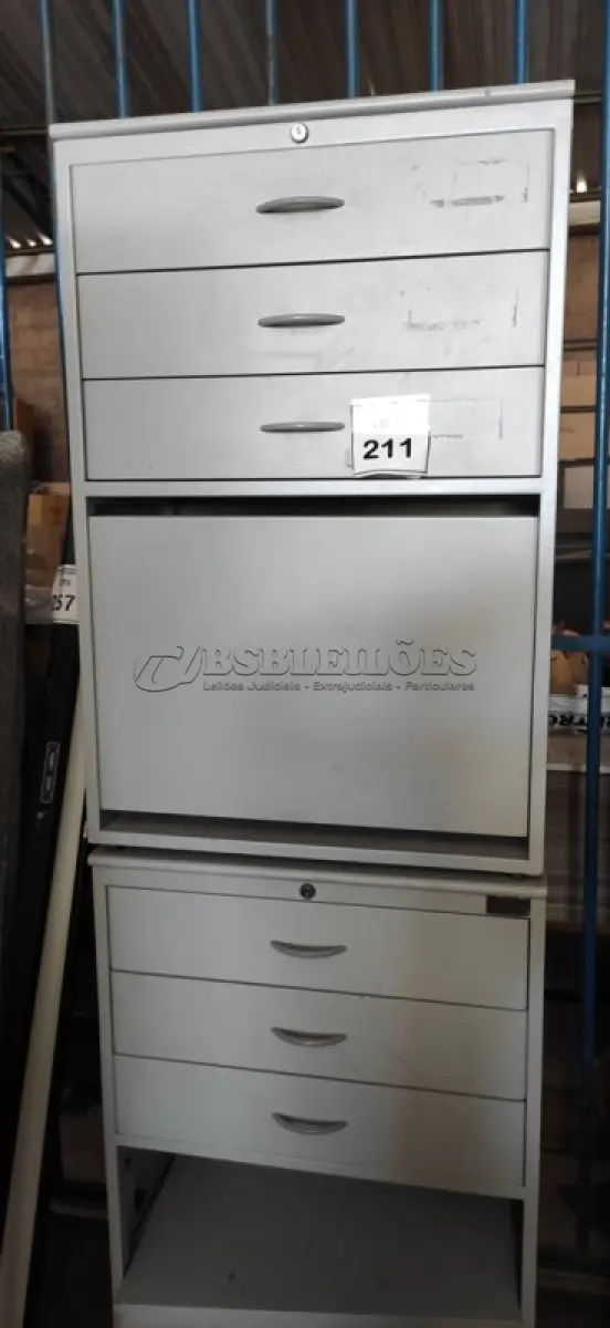 LOTE 211