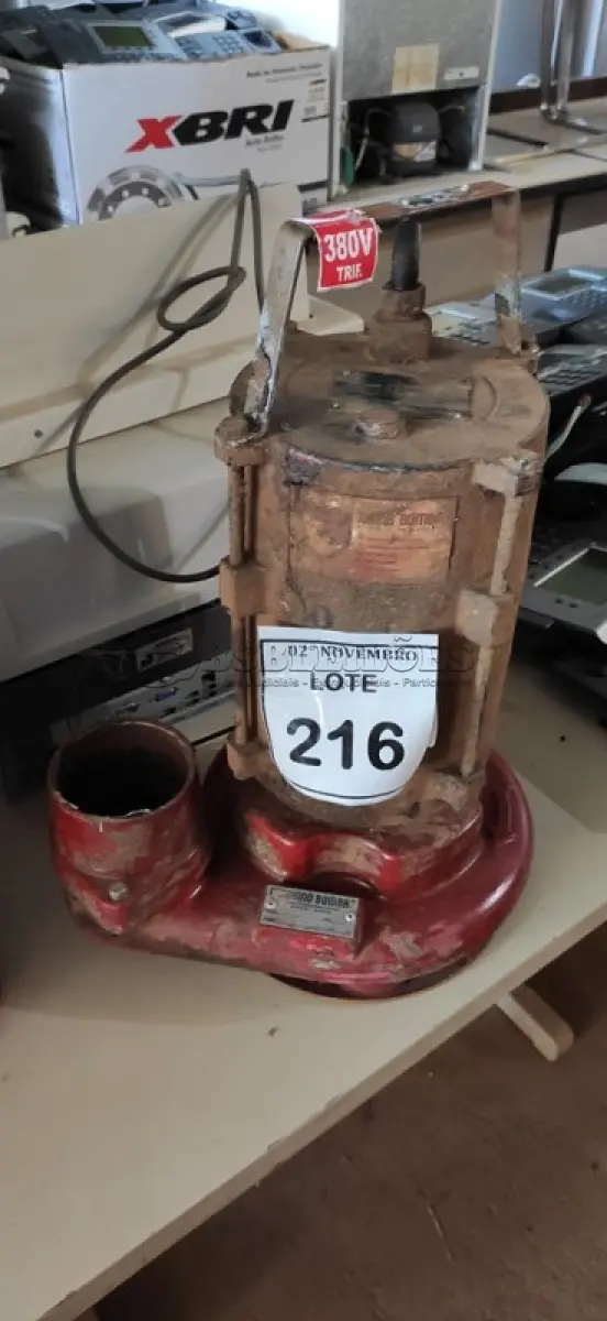 LOTE 216 - 01 BOMBA D’AGUA TRIFÁSICA. (NO ESTADO) ATENÇÃO! FAZER A VISITAÇÃO ANTES DE ARREMATAR, NÃO SABEMOS SE FUNCIONA, LEILÃO NÃO TEM GARANTIA E NEM DEVOLUÇÃO, SUJEITO A POSSÍVEIS AVARIAS VISÍVEIS/OCULTAS E/OU AUSÊNCIA DE COMPONENTES.