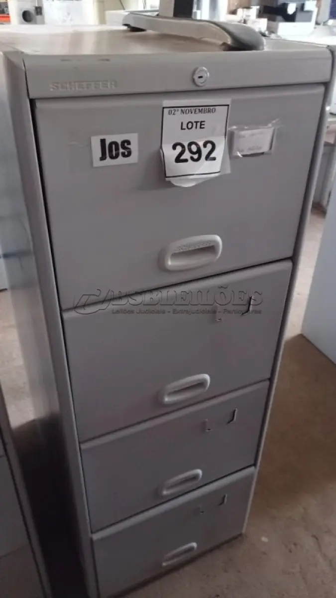 LOTE 292 - 01 ARQUIVO DE AÇO COM 04 GAVETAS. (NO ESTADO) ATENÇÃO! FAZER A VISITAÇÃO ANTES DE ARREMATAR, NÃO SABEMOS SE FUNCIONA, LEILÃO NÃO TEM GARANTIA E NEM DEVOLUÇÃO, SUJEITO A POSSÍVEIS AVARIAS VISÍVEIS/OCULTAS E/OU AUSÊNCIA DE COMPONENTES.