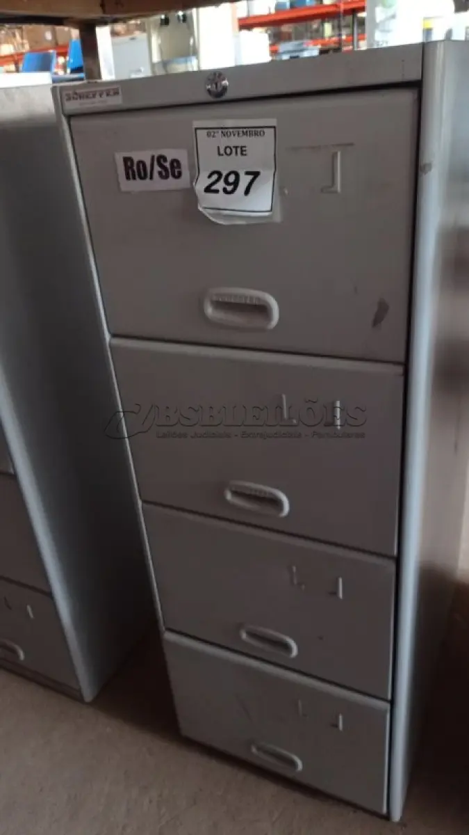 LOTE 297 - 01 ARQUIVO DE AÇO COM 04 GAVETAS. (NO ESTADO) ATENÇÃO! FAZER A VISITAÇÃO ANTES DE ARREMATAR, NÃO SABEMOS SE FUNCIONA, LEILÃO NÃO TEM GARANTIA E NEM DEVOLUÇÃO, SUJEITO A POSSÍVEIS AVARIAS VISÍVEIS/OCULTAS E/OU AUSÊNCIA DE COMPONENTES.