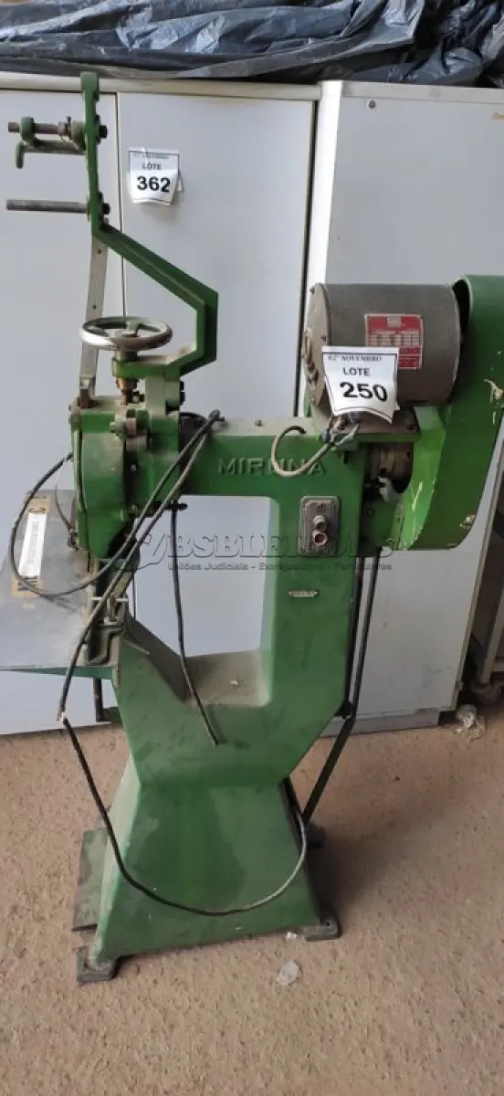 LOTE 250 - 01 GRAMPEADOR GRÁFICO INDUSTRIAL MARCA MIRUNA. (NO ESTADO) ATENÇÃO! FAZER A VISITAÇÃO ANTES DE ARREMATAR, NÃO SABEMOS SE FUNCIONA, LEILÃO NÃO TEM GARANTIA E NEM DEVOLUÇÃO, SUJEITO A POSSÍVEIS AVARIAS VISÍVEIS/OCULTAS E/OU AUSÊNCIA DE COMPONENTES.