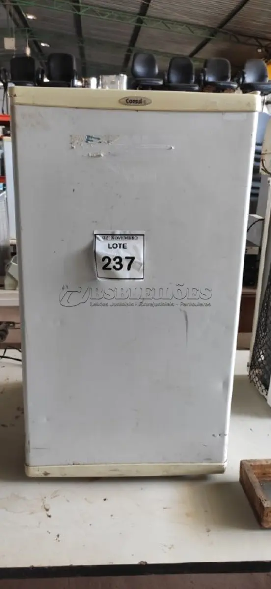 LOTE 237 - 01 FRIGOBAR 220V MARCA CONSUL. (NO ESTADO) ATENÇÃO! FAZER A VISITAÇÃO ANTES DE ARREMATAR, NÃO SABEMOS SE FUNCIONA, LEILÃO NÃO TEM GARANTIA E NEM DEVOLUÇÃO, SUJEITO A POSSÍVEIS AVARIAS VISÍVEIS/OCULTAS E/OU AUSÊNCIA DE COMPONENTES.
