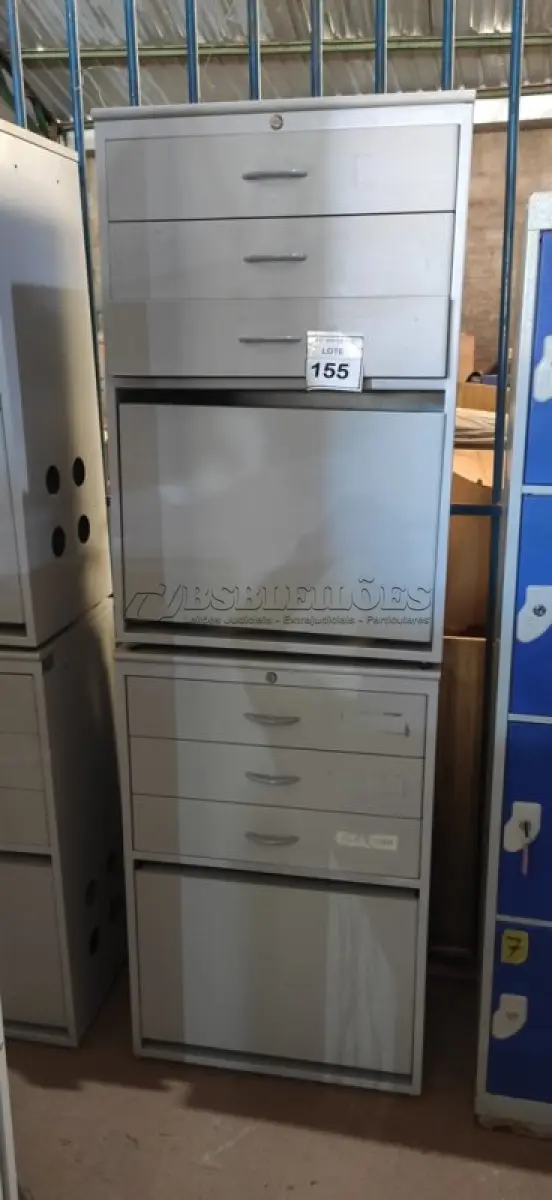LOTE 155 - 02 ARMÁRIOS BAIXOS COM 03 GAVETAS E 01 PORTA CADA. (NO ESTADO) ATENÇÃO! FAZER A VISITAÇÃO ANTES DE ARREMATAR, NÃO SABEMOS SE FUNCIONA, LEILÃO NÃO TEM GARANTIA E NEM DEVOLUÇÃO, SUJEITO A POSSÍVEIS AVARIAS VISÍVEIS/OCULTAS E/OU AUSÊNCIA DE COMPONENTES.