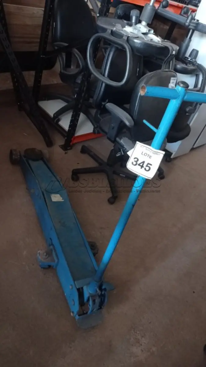 LOTE 345 - 01 MACACO JACARÉ NA COR AZUL. (NO ESTADO) ATENÇÃO! FAZER A VISITAÇÃO ANTES DE ARREMATAR, NÃO SABEMOS SE FUNCIONA, LEILÃO NÃO TEM GARANTIA E NEM DEVOLUÇÃO, SUJEITO A POSSÍVEIS AVARIAS VISÍVEIS/OCULTAS E/OU AUSÊNCIA DE COMPONENTES.