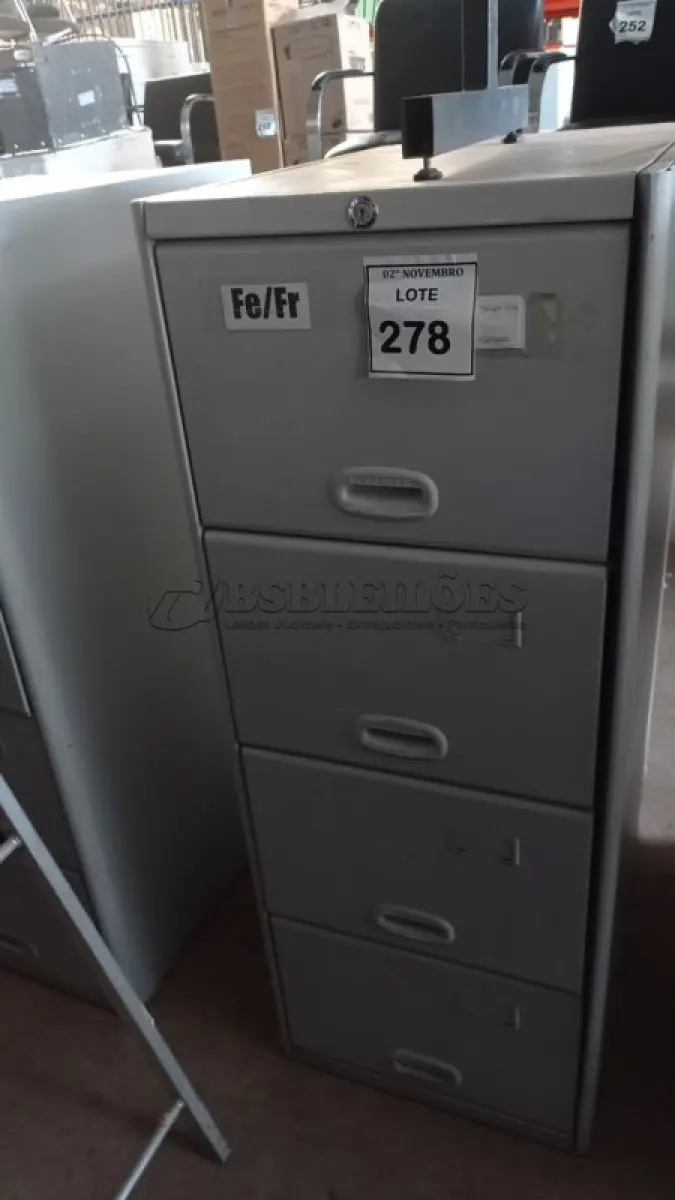 LOTE 278 - 01 ARQUIVO DE AÇO COM 04 GAVETAS. (NO ESTADO) ATENÇÃO! FAZER A VISITAÇÃO ANTES DE ARREMATAR, NÃO SABEMOS SE FUNCIONA, LEILÃO NÃO TEM GARANTIA E NEM DEVOLUÇÃO, SUJEITO A POSSÍVEIS AVARIAS VISÍVEIS/OCULTAS E/OU AUSÊNCIA DE COMPONENTES.