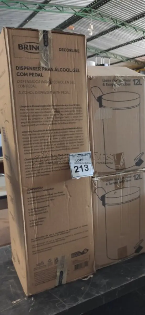 LOTE 213 - 02 LIXEIRAS INOX SEM TAMPA E 01 DISPENSE DE ÁLCOOL EM GEL COM PEDAL. (NO ESTADO) ATENÇÃO! FAZER A VISITAÇÃO ANTES DE ARREMATAR, NÃO SABEMOS SE FUNCIONA, LEILÃO NÃO TEM GARANTIA E NEM DEVOLUÇÃO, SUJEITO A POSSÍVEIS AVARIAS VISÍVEIS/OCULTAS E/OU AUSÊNCIA DE COMPONENTES.