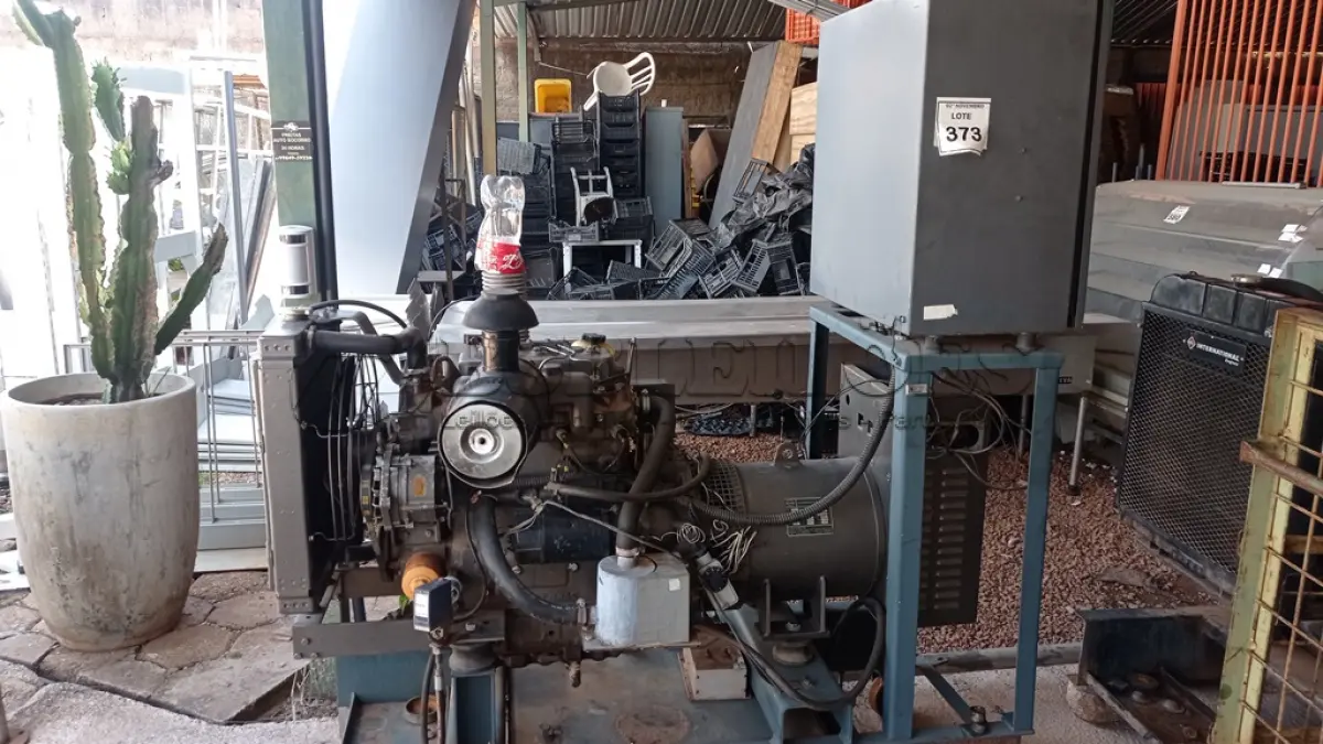 LOTE 373 - 01 GERADOR COM POTÊNCIA DE 15 KVA MARCA NEGRINI. (NO ESTADO) ATENÇÃO! FAZER A VISITAÇÃO ANTES DE ARREMATAR, NÃO SABEMOS SE FUNCIONA, LEILÃO NÃO TEM GARANTIA E NEM DEVOLUÇÃO, SUJEITO A POSSÍVEIS AVARIAS VISÍVEIS/OCULTAS E/OU AUSÊNCIA DE COMPONENTES.
